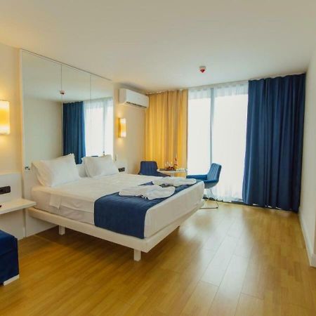 Aparthotel Orbi City Sea View Batumi Exterior photo