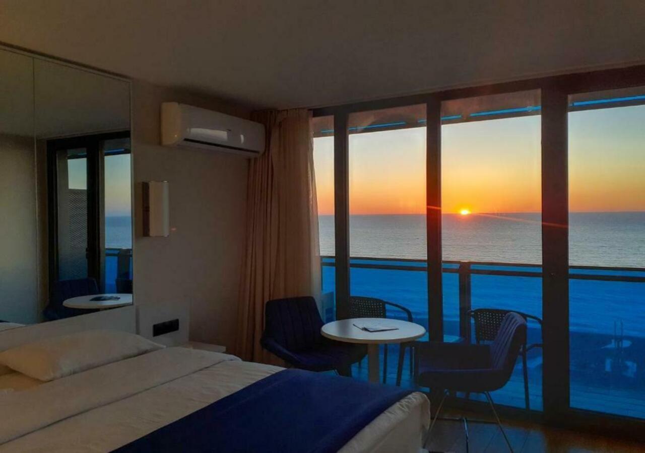 Aparthotel Orbi City Sea View Batumi Exterior photo
